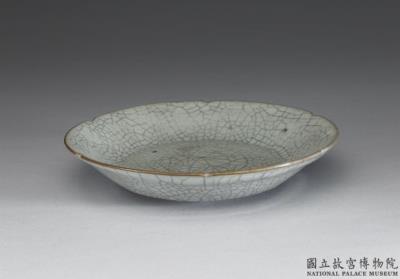 图片[2]-Dish with hibiscus-shaped rim in celadon glaze, Ge ware, Southern Song to Yuan dynasty-China Archive